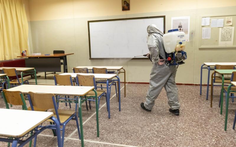 ΔΗΜΟΣ ΠΕΙΡΑΙΑ: Η Αντιδήμαρχος Παιδείας Σίσσυ Αλιγιζάκη επίβλεψε την τήρηση των μέτρων στα σχολεία