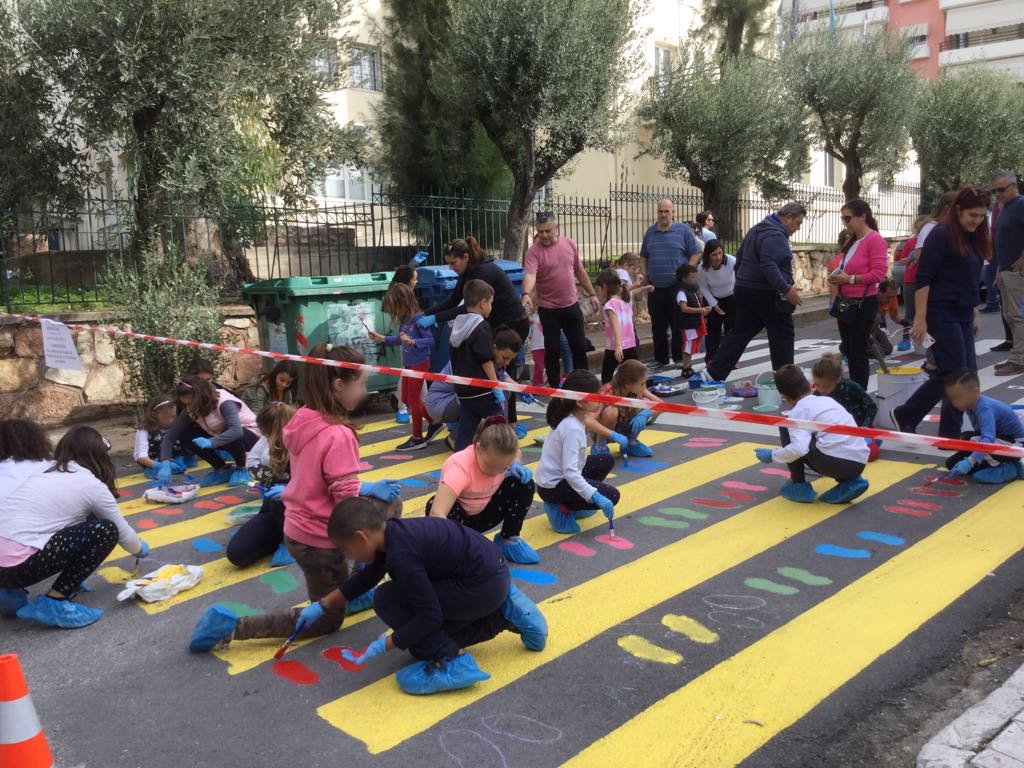 Άλιμος : Όμορφα χρώματα γέμισε η διάβαση της οδού Τσουκανέλη