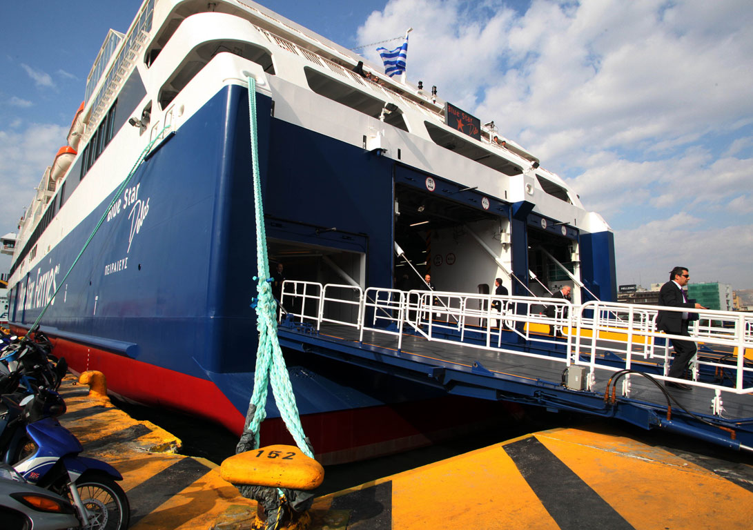 Πειραιάς: Αυτό ήταν το πρώτο πλοίο στο λιμάνι για το 2020