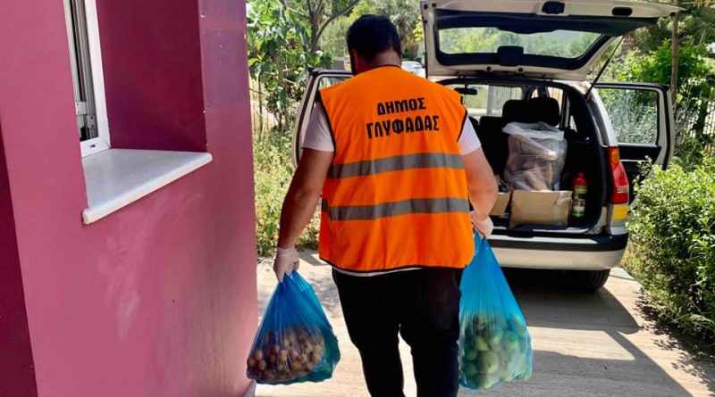 Γλυφάδα: Άρχισε η διανομή 500 γευμάτων την ημέρα σε ευπαθείς οικογένειες