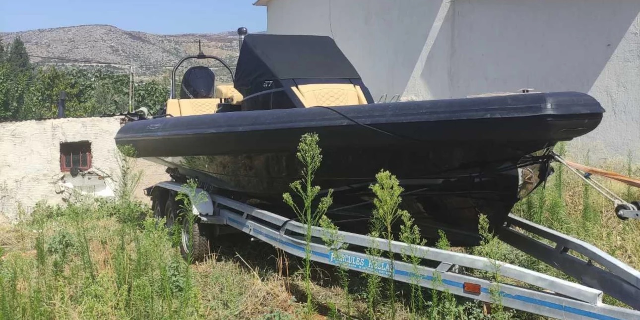 Έκλεψαν φουσκωτό σκάφος από τη μαρίνα Βουλιαγμένης και βρέθηκε στα Άνω Λιόσια