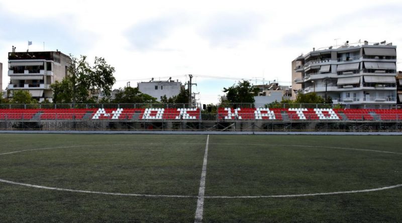 Μοσχάτο: Σύγχρονες και ασφαλείς εξέδρες στο Δημοτικό Γήπεδο ποδοσφαίρου και μπάσκετ 