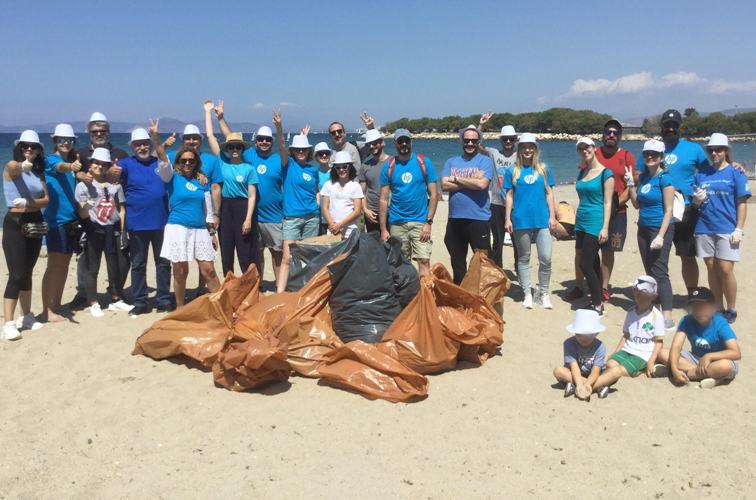 Πραγματοποιήθηκε ο εθελοντικός καθαρισμός της παραλίας στα Λουτρά Αλίμου