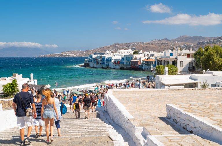 Η θωράκιση του ελληνικού τουρισμού απέναντι στην κλιματική αλλαγή, στη συνάντηση της Ό. Κεφαλογιάννη με τον Κ. Χατζηδάκη