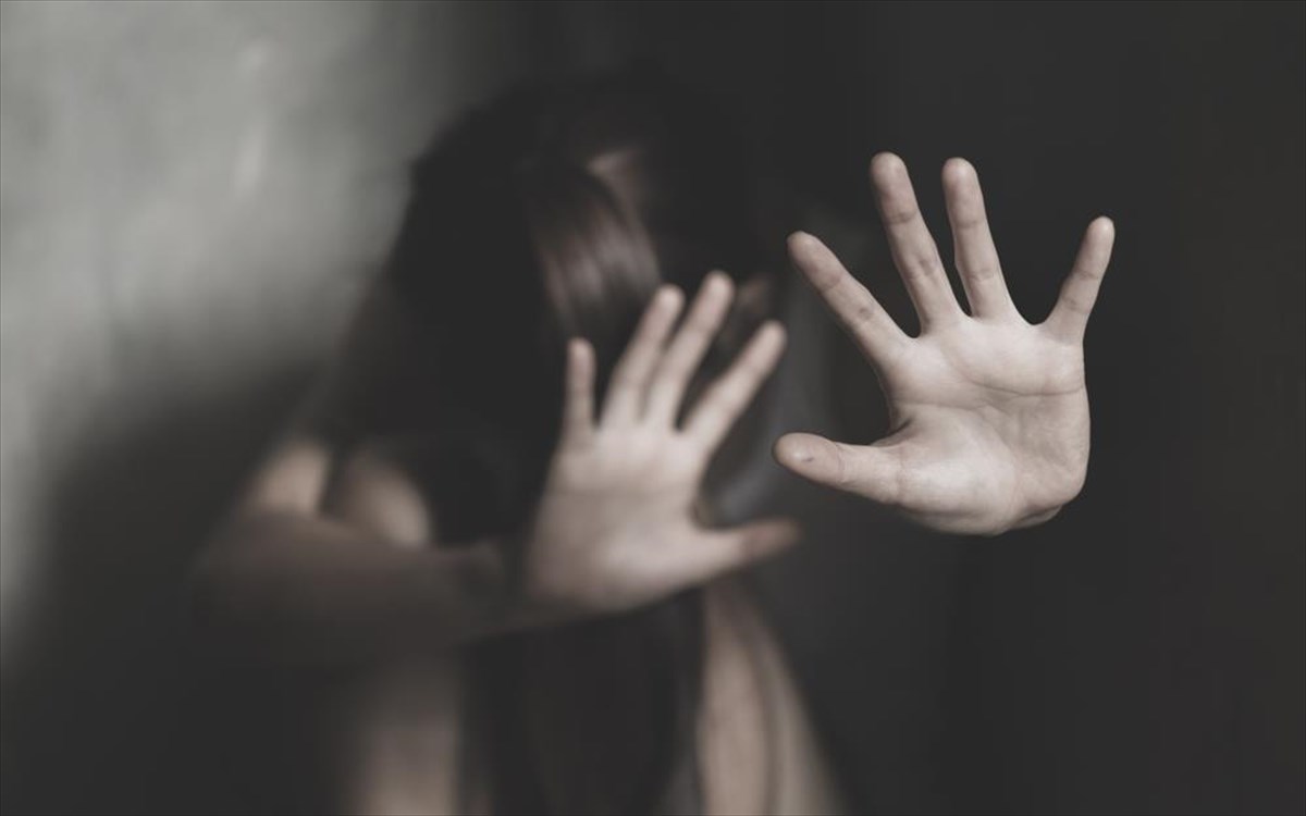 Σοκ στην Νέα Σμύρνη: 47χρονος αλλοδαπός κατηγορείται πως κακοποιούσε την 10χρονη κόρη του