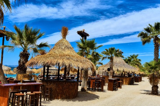 Την Κυριακή ανοίγει το Bolivar Beach Bar