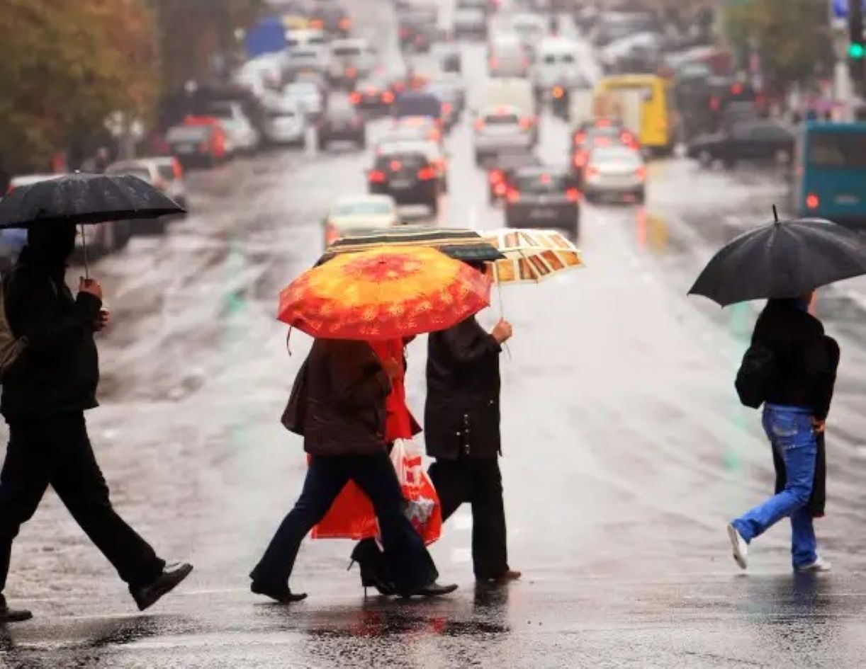 Καιρός: Με βροχές και κρύο ξεκινά η εβδομάδα – Τι δείχνουν τα στοιχεία για την 25η Μαρτίου
