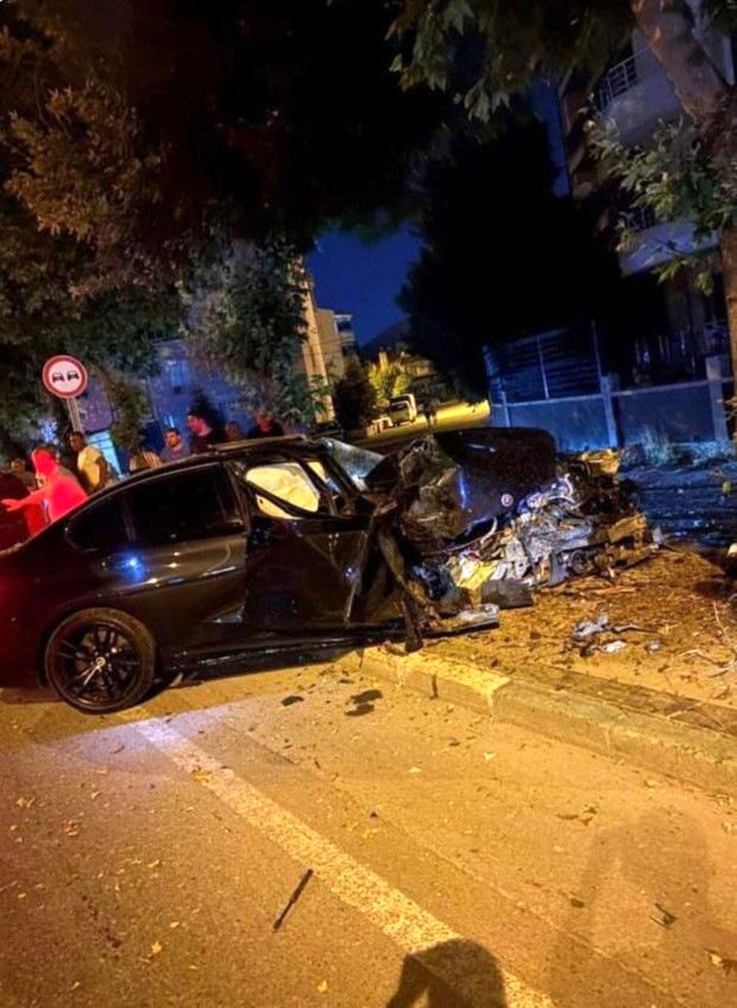 Απίστευτο τροχαίο στη Γλυφάδα -Ηλικιωμένος έχασε τον έλεγχο και «μπούκαρε» με το αυτοκίνητο σε εκκλησία