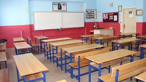 Γλυφάδα: Εμπρηστικές ενέργειες μαθητών σε Λύκειο – 7 φωτιές μέσα σε τρεις ημέρες