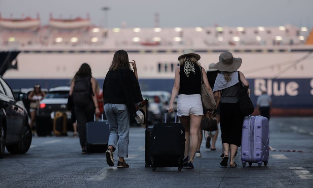 Με κυρώσεις απειλεί η κυβέρνηση τις ακτοπλοϊκές που κερδοσκοπούν