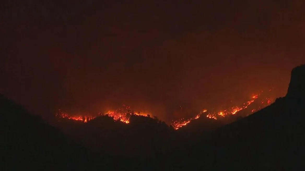 Πύρινος εφιάλτης σε Δυτική Αττική, Ρόδο και Λακωνία - Ολονύχτια μάχη με τις φλόγες