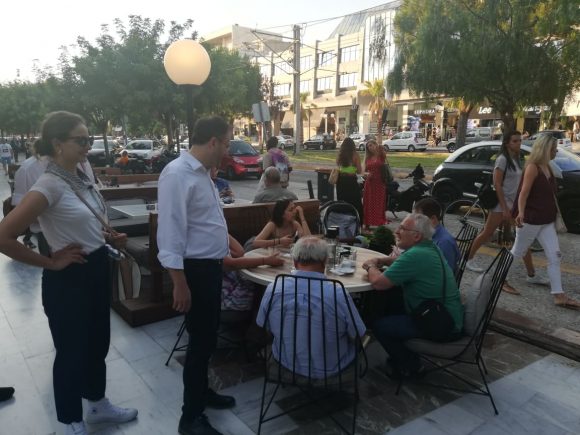 Γλυφάδα: O Θανάσης Θεοχαρόπουλος επισκέφθηκε την τοπική αγορά