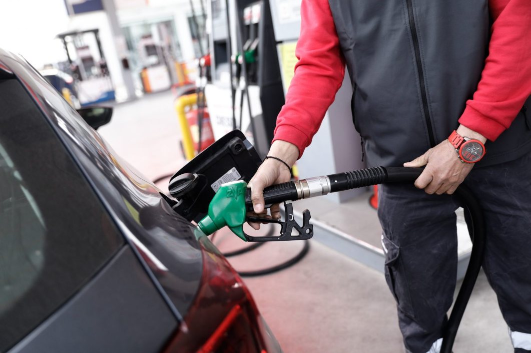 Επιδότηση βενζίνης: Αρχίζουν από σήμερα οι αιτήσεις βάσει ΑΦΜ
