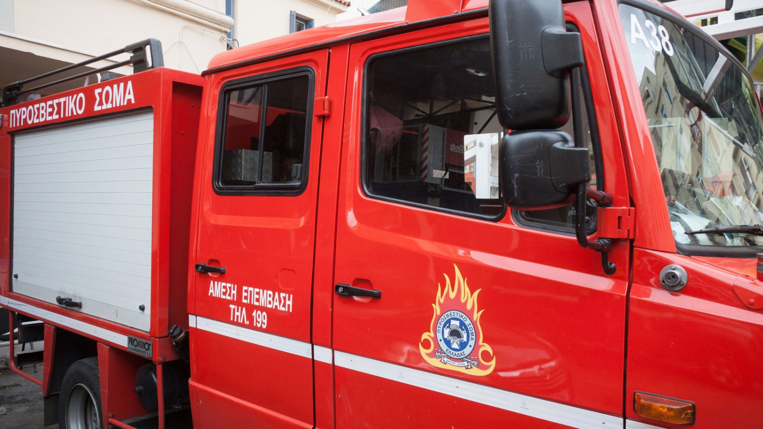 Τραγωδία στον Πειραιά: Προσπάθησαν να ζεσταθούν ανάβοντας φωτιά, κάηκε το τρίχρονο κοριτσάκι τους